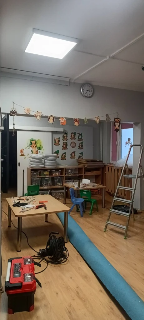 wymiana oświetlenia w przedszkolu - podczas modernizacji oświetlenia