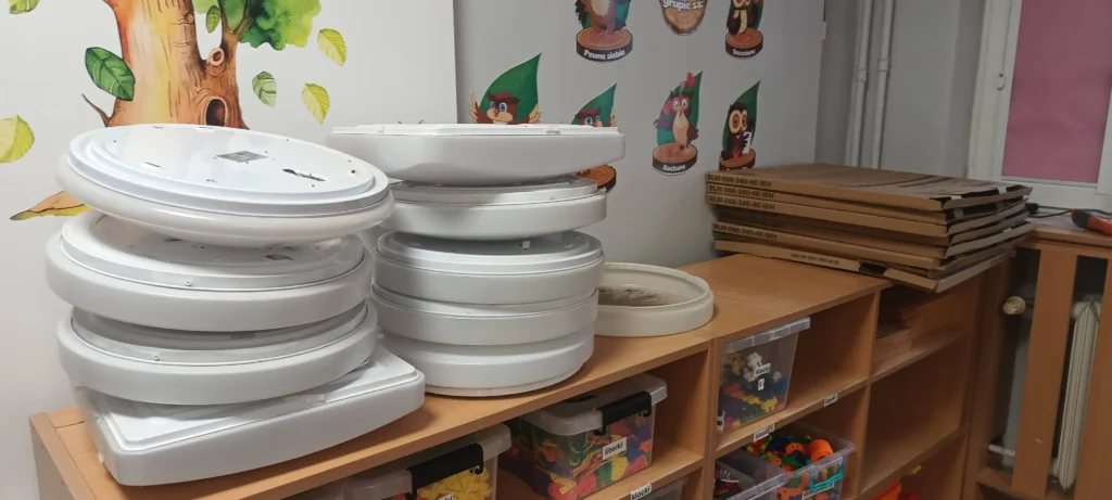 wymiana oświetlenia w przedszkolu - wymieniane lampy LED